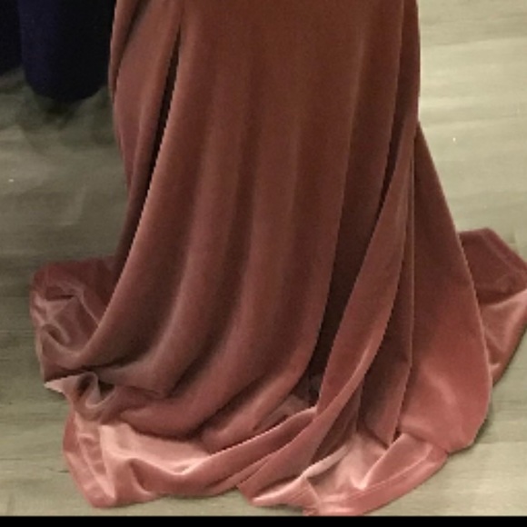 PROM DRESS - Picture 2 of 5